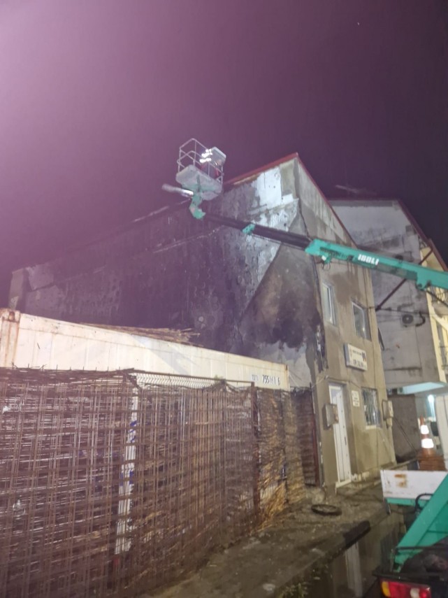 tulcea incendiu la sulina pompierii intervin de urgenta dupa ce o anexa a luat foc in apropierea unei tulcea incendiu la sulina pompierii intervin de urgenta dupa ce o anexa a luat foc in apropierea unei