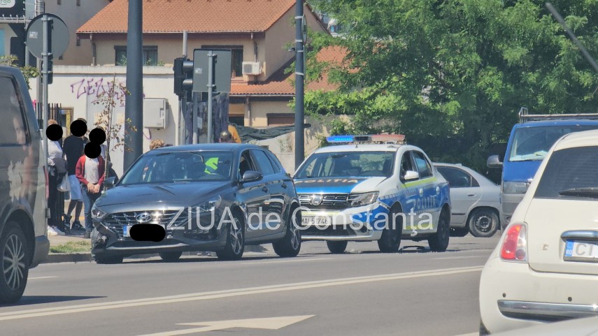 foto video stiri constanta azi autospeciala de politie implicata intr un accident rutier la intersectia foto video stiri constanta azi autospeciala de politie implicata intr un accident rutier la intersectia