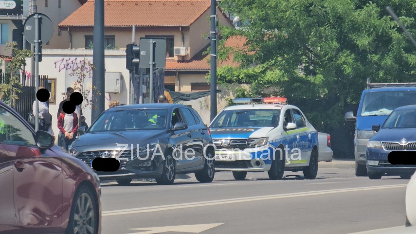 foto video stiri constanta azi autospeciala de politie implicata intr un accident rutier la intersectia foto video stiri constanta azi autospeciala de politie implicata intr un accident rutier la intersectia