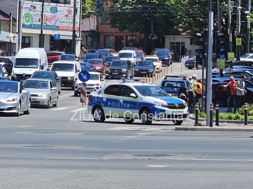 foto video accident rutier in zona trocadero din constanta un livrator glovo si un autoturism implicati foto video accident rutier in zona trocadero din constanta un livrator glovo si un autoturism implicati