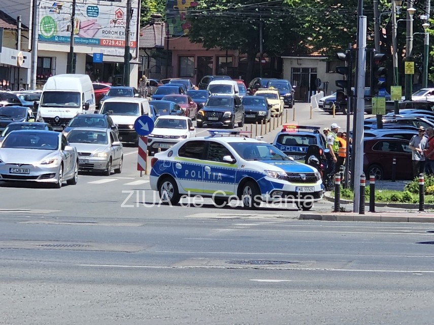 foto video accident rutier in zona trocadero din constanta un livrator glovo si un autoturism implicati foto video accident rutier in zona trocadero din constanta un livrator glovo si un autoturism implicati