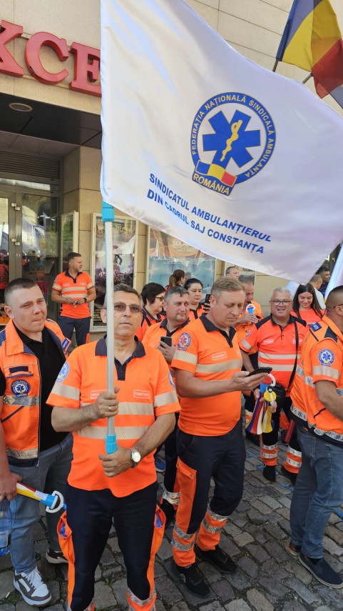angajatii serviciului de ambulanta constanta merg la protestul national din bucuresti aproximativ 1 000 angajatii serviciului de ambulanta constanta merg la protestul national din bucuresti aproximativ 1 000