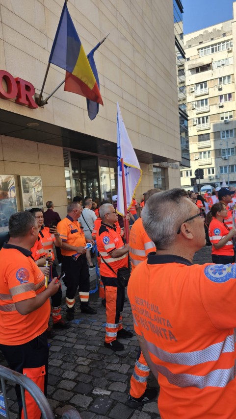 angajatii serviciului de ambulanta constanta merg la protestul national din bucuresti aproximativ 1 000 angajatii serviciului de ambulanta constanta merg la protestul national din bucuresti aproximativ 1 000