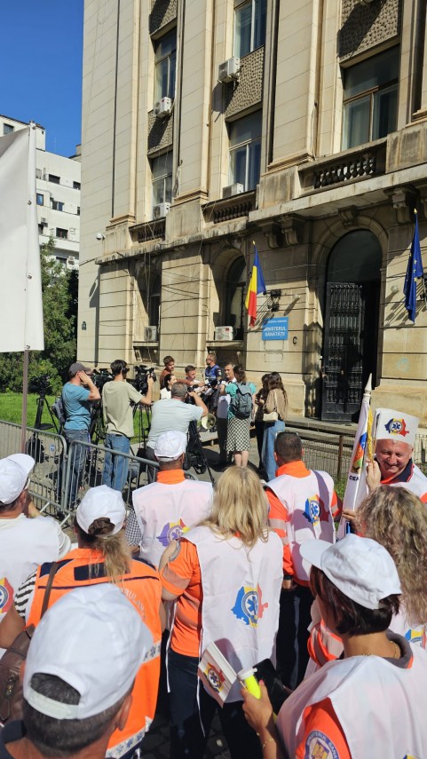 angajatii serviciului de ambulanta constanta merg la protestul national din bucuresti aproximativ 1 000 angajatii serviciului de ambulanta constanta merg la protestul national din bucuresti aproximativ 1 000