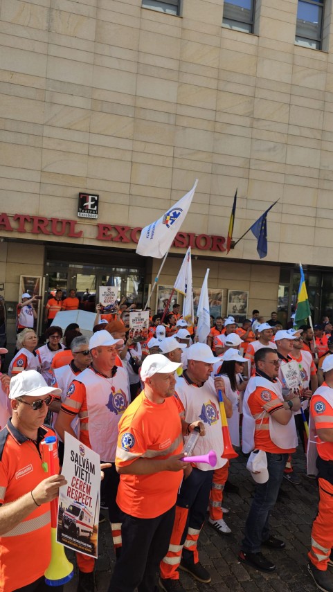 angajatii serviciului de ambulanta constanta merg la protestul national din bucuresti aproximativ 1 000 angajatii serviciului de ambulanta constanta merg la protestul national din bucuresti aproximativ 1 000