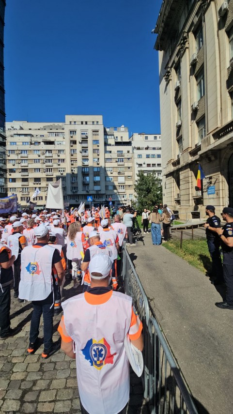 angajatii serviciului de ambulanta constanta merg la protestul national din bucuresti aproximativ 1 000 angajatii serviciului de ambulanta constanta merg la protestul national din bucuresti aproximativ 1 000