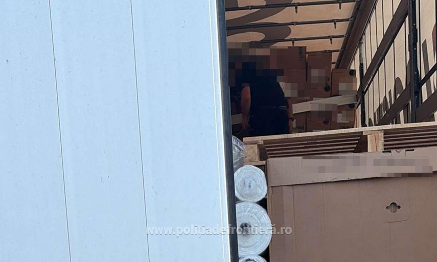 foto actiune blitz la calafat politistii de frontiera au descoperit intr un autocamion tigarete de contrabanda foto actiune blitz la calafat politistii de frontiera au descoperit intr un autocamion tigarete de contrabanda