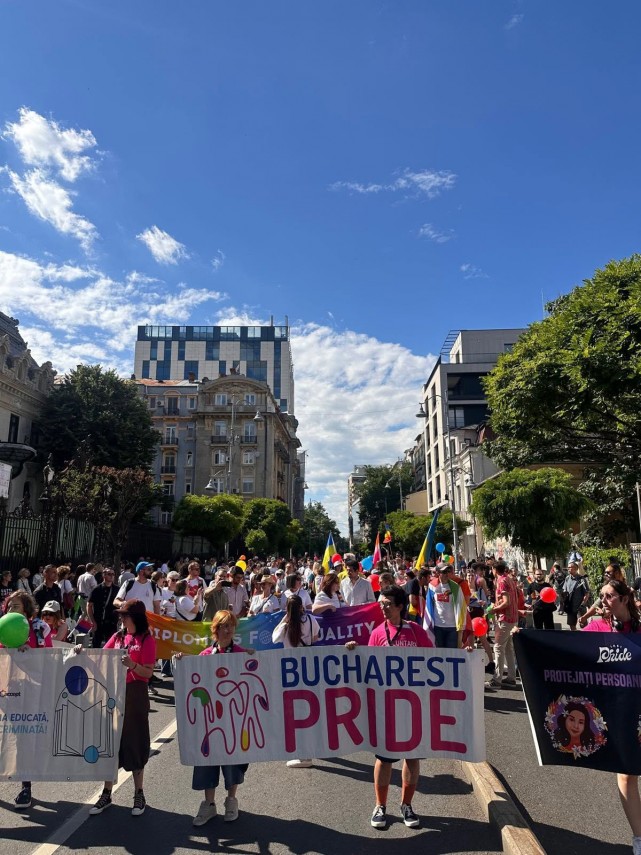 foto ambasada germaniei mesaj de sustinere pentru bucharest pride egalitatea si demnitatea sunt drepturi foto ambasada germaniei mesaj de sustinere pentru bucharest pride egalitatea si demnitatea sunt drepturi