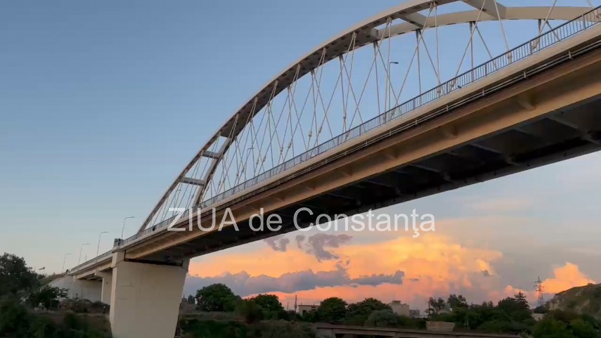 oficial de la ipj constanta foto video negocieri la inaltime pe podul de la murfatlar pentru salvarea oficial de la ipj constanta foto video negocieri la inaltime pe podul de la murfatlar pentru salvarea