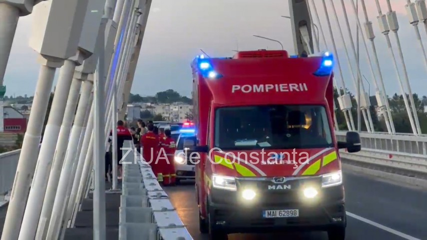 foto interventie de urgenta pe podul de la murfatlar judetul constanta dupa ce un barbat ameninta ca foto interventie de urgenta pe podul de la murfatlar judetul constanta dupa ce un barbat ameninta ca