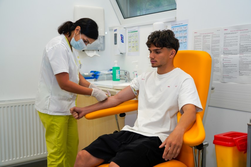 farul constanta ionut larie si denis alibec printre cei prezenti la reunire marinarii au efectuat vizita farul constanta ionut larie si denis alibec printre cei prezenti la reunire marinarii au efectuat vizita