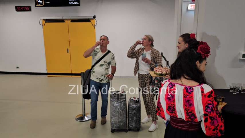 live text foto video turisti din polonia sosesc pe litoralul romanesc in aceasta seara cu noul zbor charter live text foto video turisti din polonia sosesc pe litoralul romanesc in aceasta seara cu noul zbor charter