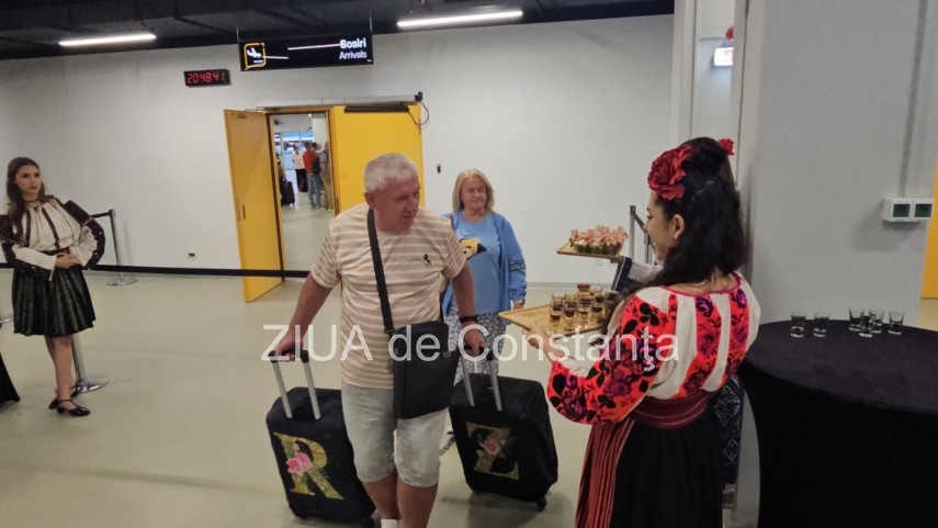 live text foto video turisti din polonia sosesc pe litoralul romanesc in aceasta seara cu noul zbor charter live text foto video turisti din polonia sosesc pe litoralul romanesc in aceasta seara cu noul zbor charter