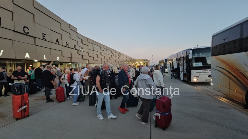 live text foto video turisti din polonia sosesc pe litoralul romanesc in aceasta seara cu noul zbor charter live text foto video turisti din polonia sosesc pe litoralul romanesc in aceasta seara cu noul zbor charter
