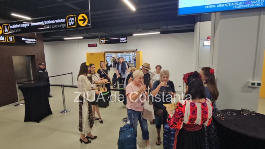live text foto video turisti din polonia sosesc pe litoralul romanesc in aceasta seara cu noul zbor charter live text foto video turisti din polonia sosesc pe litoralul romanesc in aceasta seara cu noul zbor charter