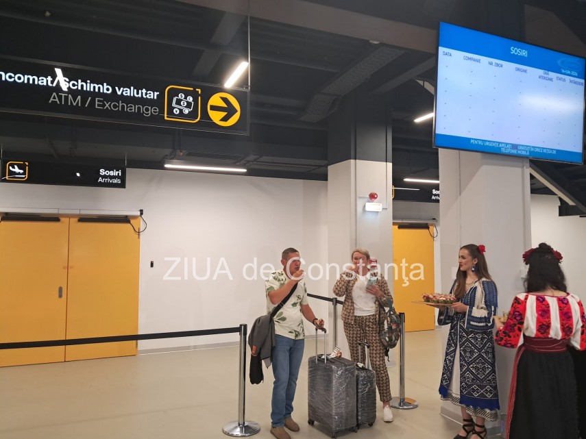 live text foto video turisti din polonia sosesc pe litoralul romanesc in aceasta seara cu noul zbor charter live text foto video turisti din polonia sosesc pe litoralul romanesc in aceasta seara cu noul zbor charter