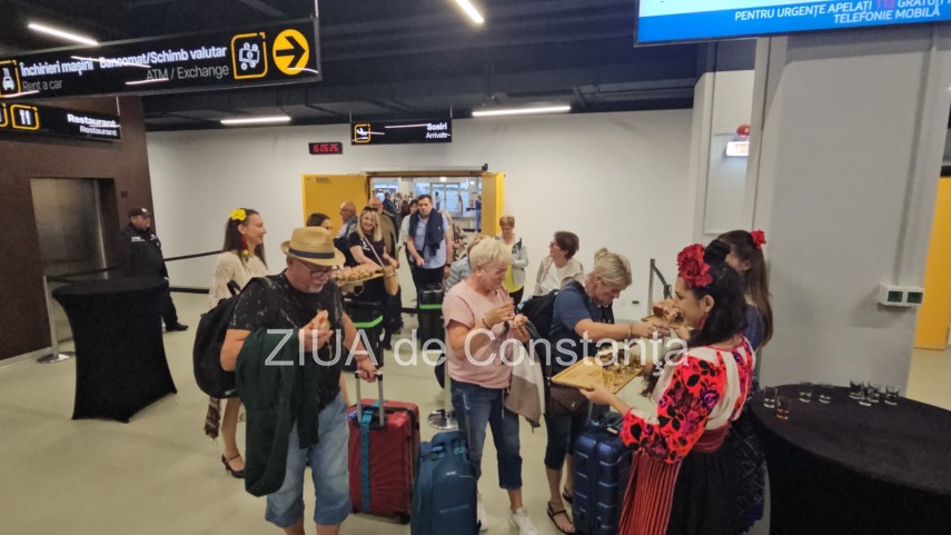 live text foto video turisti din polonia sosesc pe litoralul romanesc in aceasta seara cu noul zbor charter live text foto video turisti din polonia sosesc pe litoralul romanesc in aceasta seara cu noul zbor charter