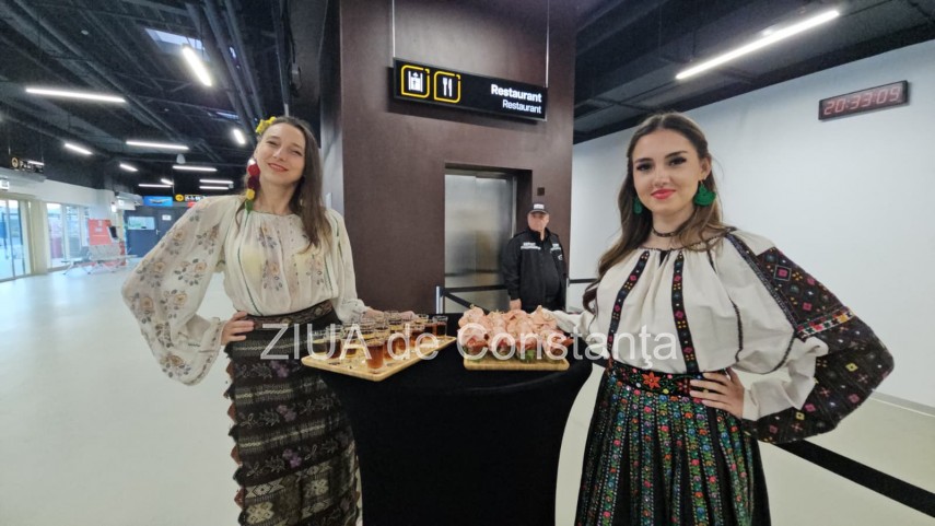 live text foto video turisti din polonia sosesc pe litoralul romanesc in aceasta seara cu noul zbor charter live text foto video turisti din polonia sosesc pe litoralul romanesc in aceasta seara cu noul zbor charter