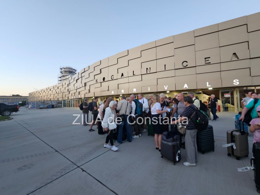 live text foto video turisti din polonia sosesc pe litoralul romanesc in aceasta seara cu noul zbor charter live text foto video turisti din polonia sosesc pe litoralul romanesc in aceasta seara cu noul zbor charter
