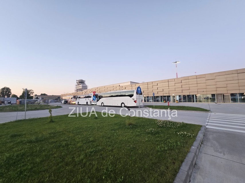 live text foto video turisti din polonia sosesc pe litoralul romanesc in aceasta seara cu noul zbor charter live text foto video turisti din polonia sosesc pe litoralul romanesc in aceasta seara cu noul zbor charter
