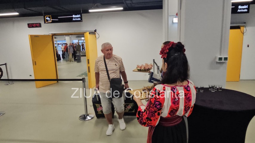 live text foto video turisti din polonia sosesc pe litoralul romanesc in aceasta seara cu noul zbor charter live text foto video turisti din polonia sosesc pe litoralul romanesc in aceasta seara cu noul zbor charter