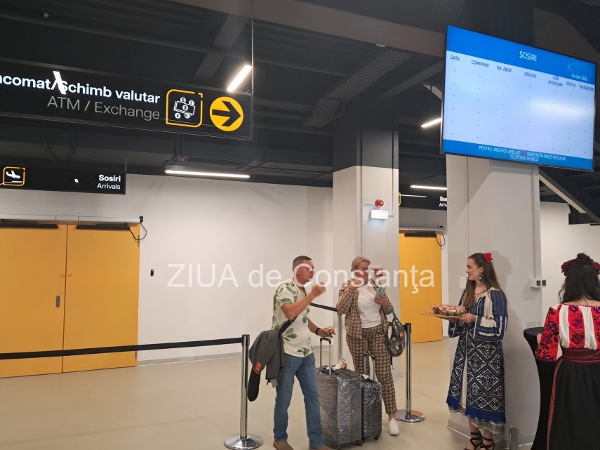 live text foto video turisti din polonia sosesc pe litoralul romanesc in aceasta seara cu noul zbor charter live text foto video turisti din polonia sosesc pe litoralul romanesc in aceasta seara cu noul zbor charter