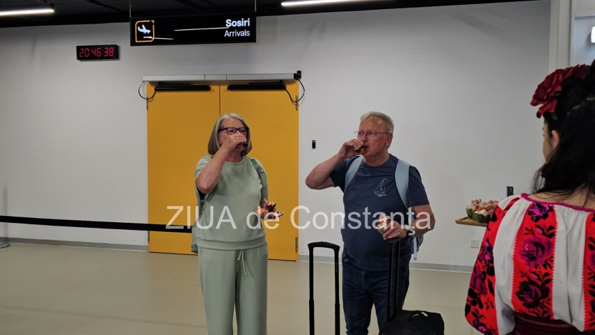 live text foto video turisti din polonia sosesc pe litoralul romanesc in aceasta seara cu noul zbor charter live text foto video turisti din polonia sosesc pe litoralul romanesc in aceasta seara cu noul zbor charter