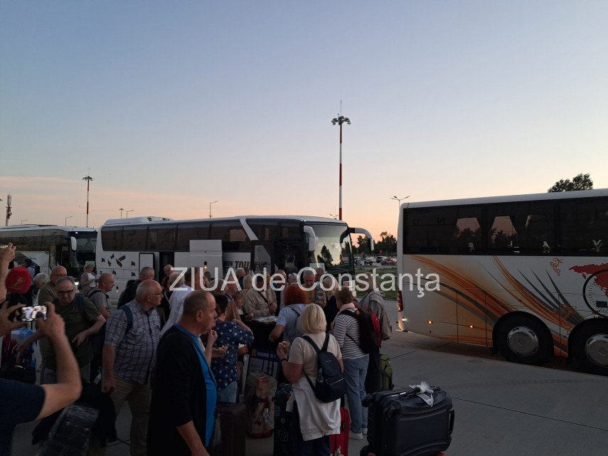 live text foto video turisti din polonia sosesc pe litoralul romanesc in aceasta seara cu noul zbor charter live text foto video turisti din polonia sosesc pe litoralul romanesc in aceasta seara cu noul zbor charter