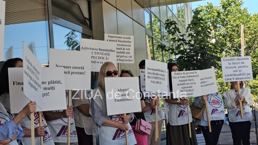 foto video protest la antifrauda constanta unde sindicalistii ies in strada de la ora 17 00 942496 foto video protest la antifrauda constanta unde sindicalistii ies in strada de la ora 17 00 942496