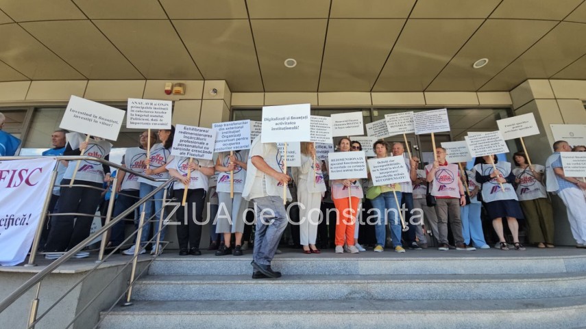 foto video protest la antifrauda constanta unde sindicalistii ies in strada de la ora 17 00 942496 foto video protest la antifrauda constanta unde sindicalistii ies in strada de la ora 17 00 942496