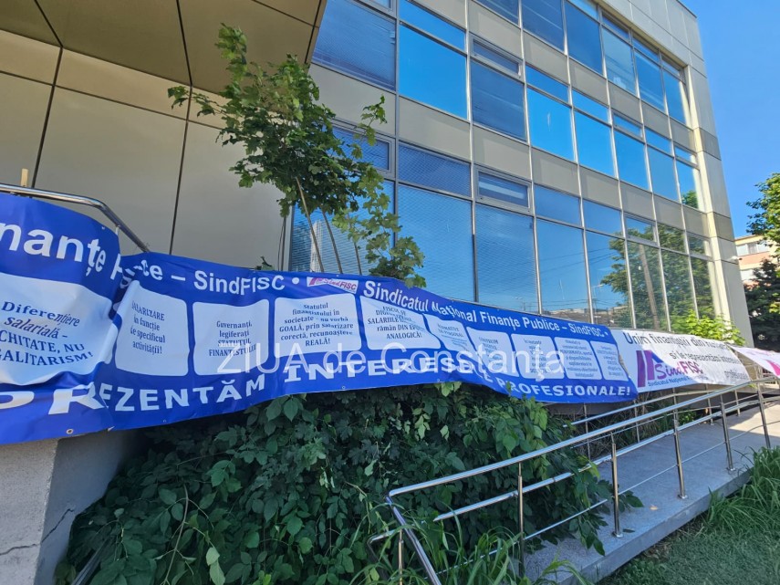foto video protest la antifrauda constanta unde sindicalistii ies in strada de la ora 17 00 942496 foto video protest la antifrauda constanta unde sindicalistii ies in strada de la ora 17 00 942496
