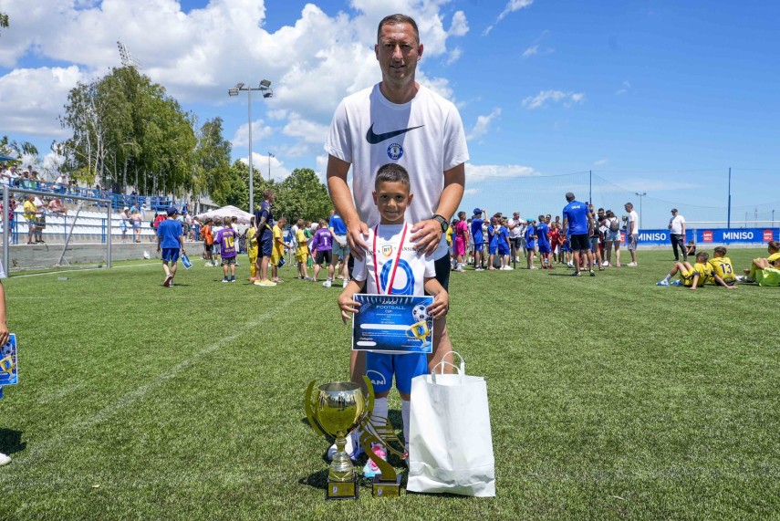 academia hagi 2018 invingatoare la junior football cup banel nicolita printre cei care au efectuat premierea academia hagi 2018 invingatoare la junior football cup banel nicolita printre cei care au efectuat premierea