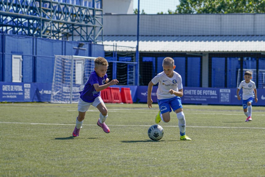 academia hagi 2018 invingatoare la junior football cup banel nicolita printre cei care au efectuat premierea academia hagi 2018 invingatoare la junior football cup banel nicolita printre cei care au efectuat premierea