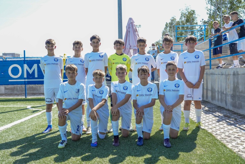 academia hagi 2018 invingatoare la junior football cup banel nicolita printre cei care au efectuat premierea academia hagi 2018 invingatoare la junior football cup banel nicolita printre cei care au efectuat premierea
