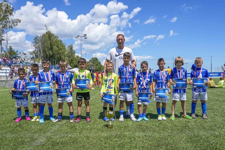 academia hagi 2018 invingatoare la junior football cup banel nicolita printre cei care au efectuat premierea academia hagi 2018 invingatoare la junior football cup banel nicolita printre cei care au efectuat premierea