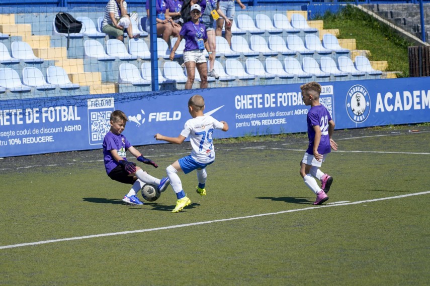 academia hagi 2018 invingatoare la junior football cup banel nicolita printre cei care au efectuat premierea academia hagi 2018 invingatoare la junior football cup banel nicolita printre cei care au efectuat premierea