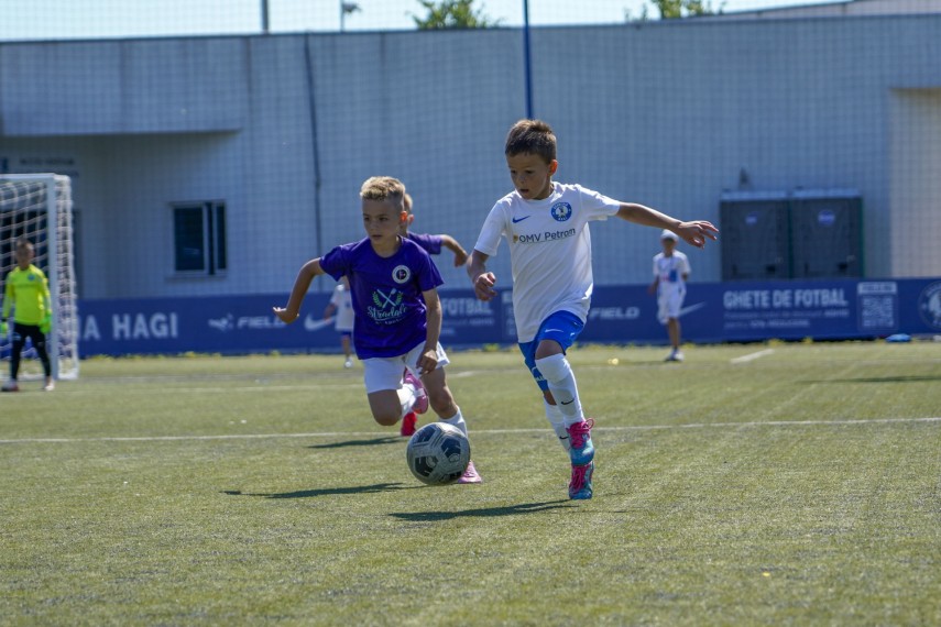 academia hagi 2018 invingatoare la junior football cup banel nicolita printre cei care au efectuat premierea academia hagi 2018 invingatoare la junior football cup banel nicolita printre cei care au efectuat premierea