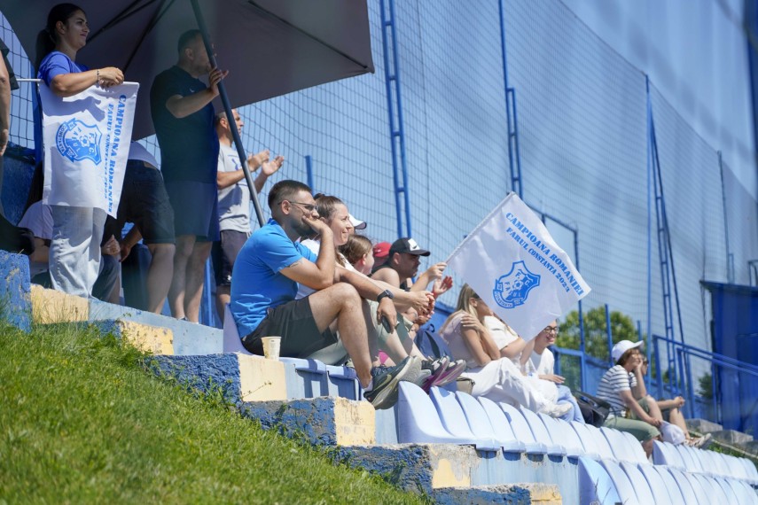 academia hagi 2018 invingatoare la junior football cup banel nicolita printre cei care au efectuat premierea academia hagi 2018 invingatoare la junior football cup banel nicolita printre cei care au efectuat premierea