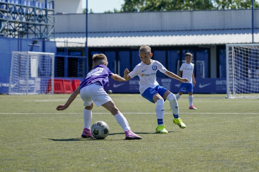 academia hagi 2018 invingatoare la junior football cup banel nicolita printre cei care au efectuat premierea academia hagi 2018 invingatoare la junior football cup banel nicolita printre cei care au efectuat premierea