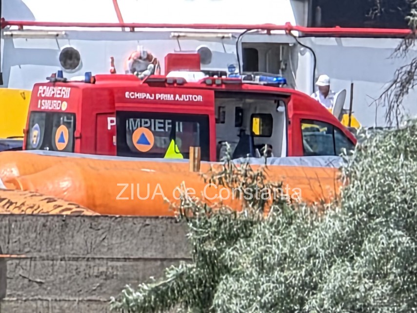 foto video update incep operatiunile de ridicare la suprafata a remorcherului astana in portul midia foto video update incep operatiunile de ridicare la suprafata a remorcherului astana in portul midia