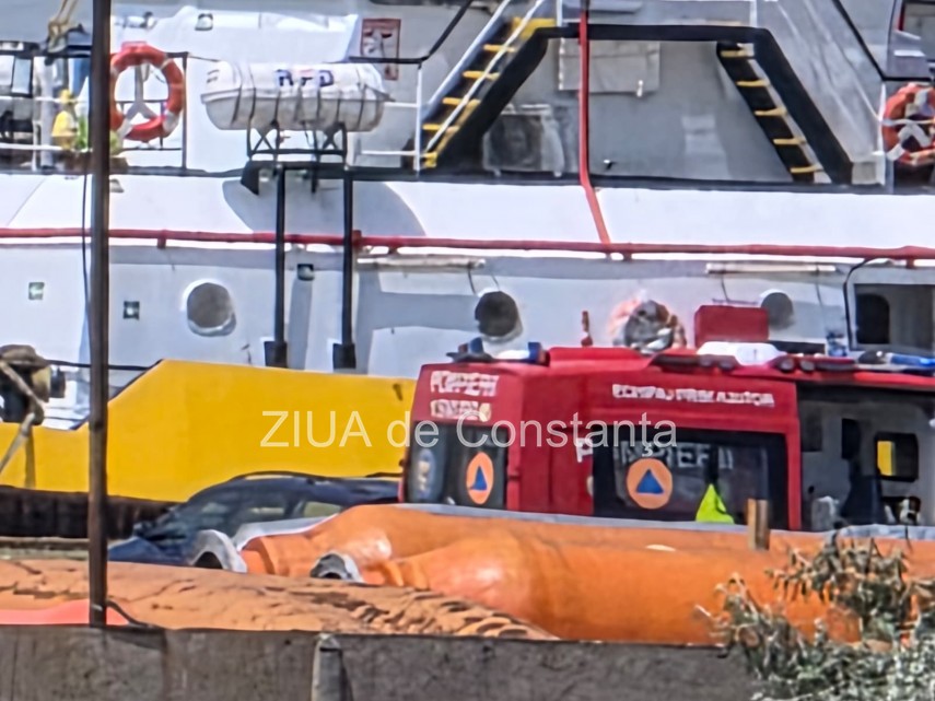 foto video update incep operatiunile de ridicare la suprafata a remorcherului astana in portul midia foto video update incep operatiunile de ridicare la suprafata a remorcherului astana in portul midia