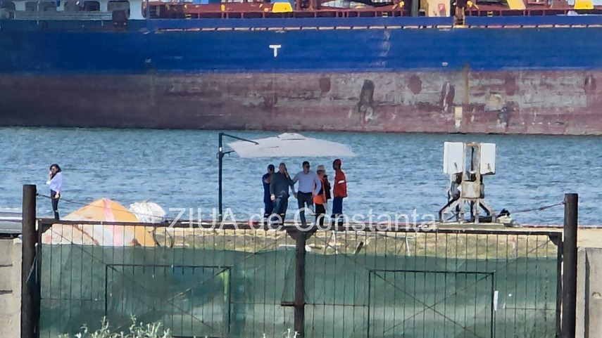 foto video update incep operatiunile de ridicare la suprafata a remorcherului astana in portul midia foto video update incep operatiunile de ridicare la suprafata a remorcherului astana in portul midia