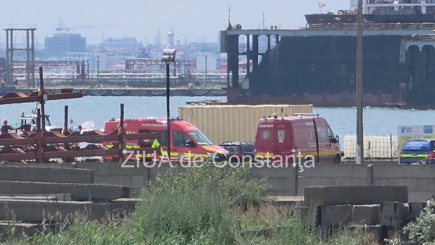 foto video update incep operatiunile de ridicare la suprafata a remorcherului astana in portul midia foto video update incep operatiunile de ridicare la suprafata a remorcherului astana in portul midia