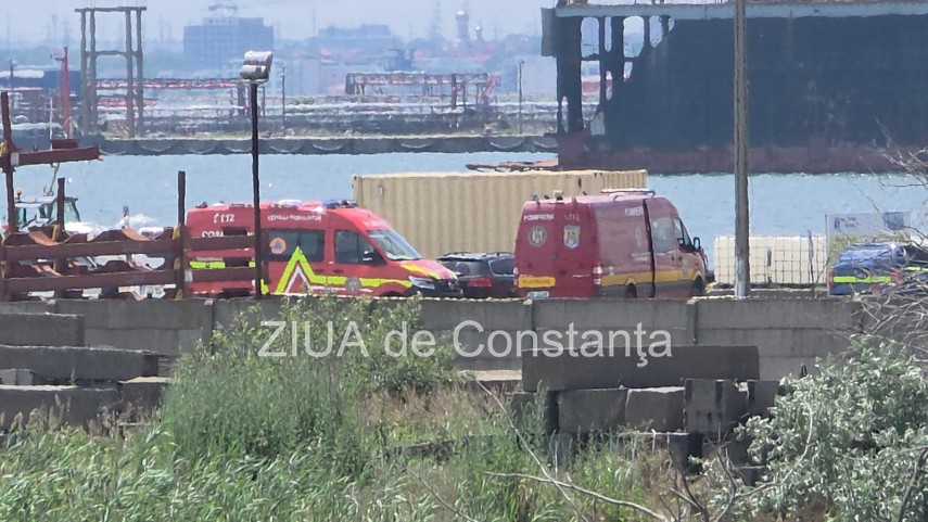 foto video update incep operatiunile de ridicare la suprafata a remorcherului astana in portul midia foto video update incep operatiunile de ridicare la suprafata a remorcherului astana in portul midia