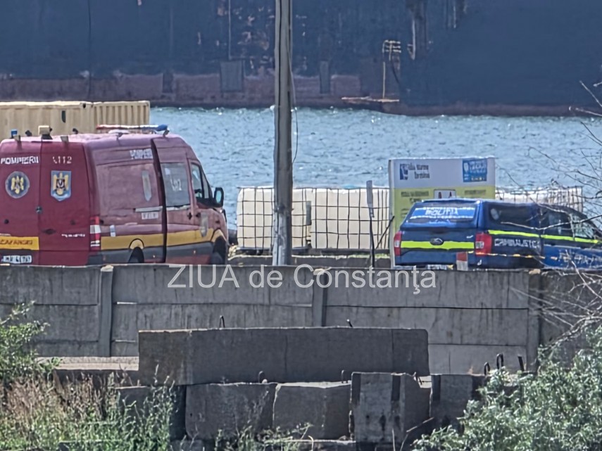 foto video update incep operatiunile de ridicare la suprafata a remorcherului astana in portul midia foto video update incep operatiunile de ridicare la suprafata a remorcherului astana in portul midia