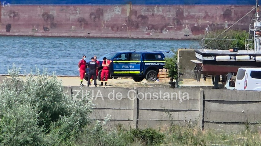 foto video update incep operatiunile de ridicare la suprafata a remorcherului astana in portul midia foto video update incep operatiunile de ridicare la suprafata a remorcherului astana in portul midia