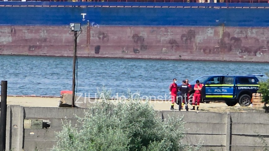 foto video update incep operatiunile de ridicare la suprafata a remorcherului astana in portul midia foto video update incep operatiunile de ridicare la suprafata a remorcherului astana in portul midia