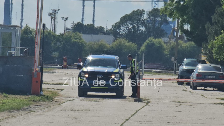 foto video update incep operatiunile de ridicare la suprafata a remorcherului astana in portul midia foto video update incep operatiunile de ridicare la suprafata a remorcherului astana in portul midia