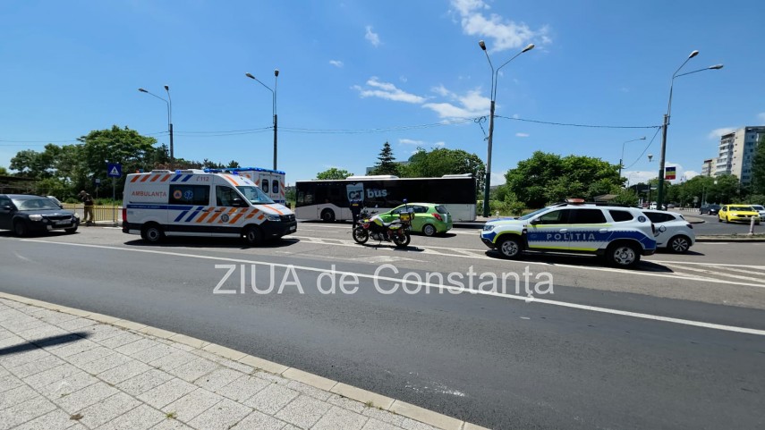 foto video stiri constanta azi accident rutier intre un autoturism si o motocicleta in zona poarta 2 foto video stiri constanta azi accident rutier intre un autoturism si o motocicleta in zona poarta 2