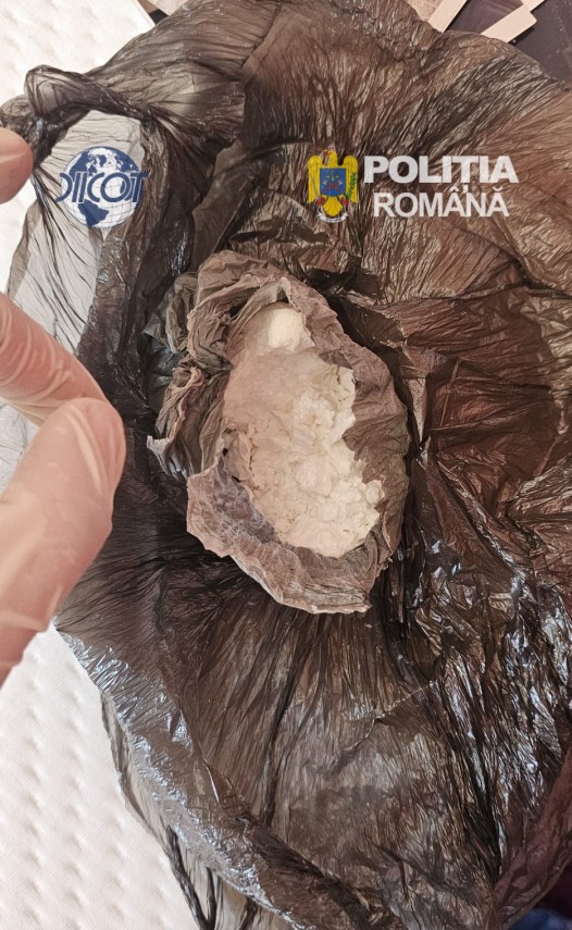 stiri romania prinsi in flagrant cand vindeau cocaina de 12 000 de euro perchezitii cu pistoale electrosocuri stiri romania prinsi in flagrant cand vindeau cocaina de 12 000 de euro perchezitii cu pistoale electrosocuri